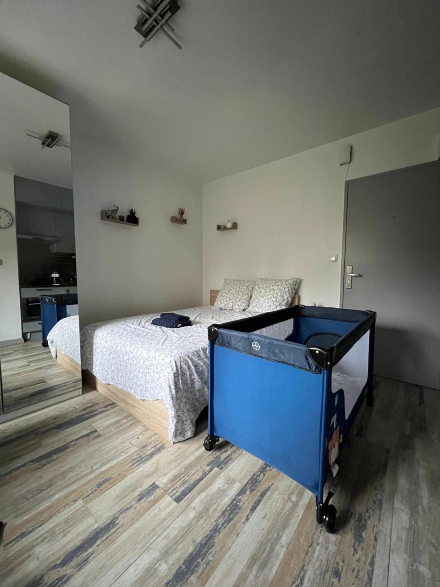 Dnn - Stylish Studio - Free Wifi, Netflix And Parking - Min Away To Basel And Airport - Dishwasher, Washing Machine 생루이 외부 사진